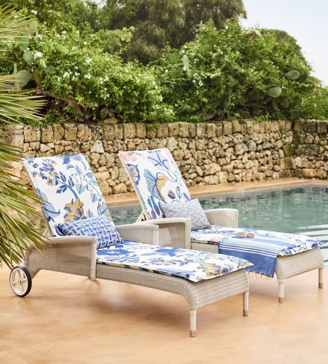 Fantasia Jungle in Easton Room Fabric - Blue