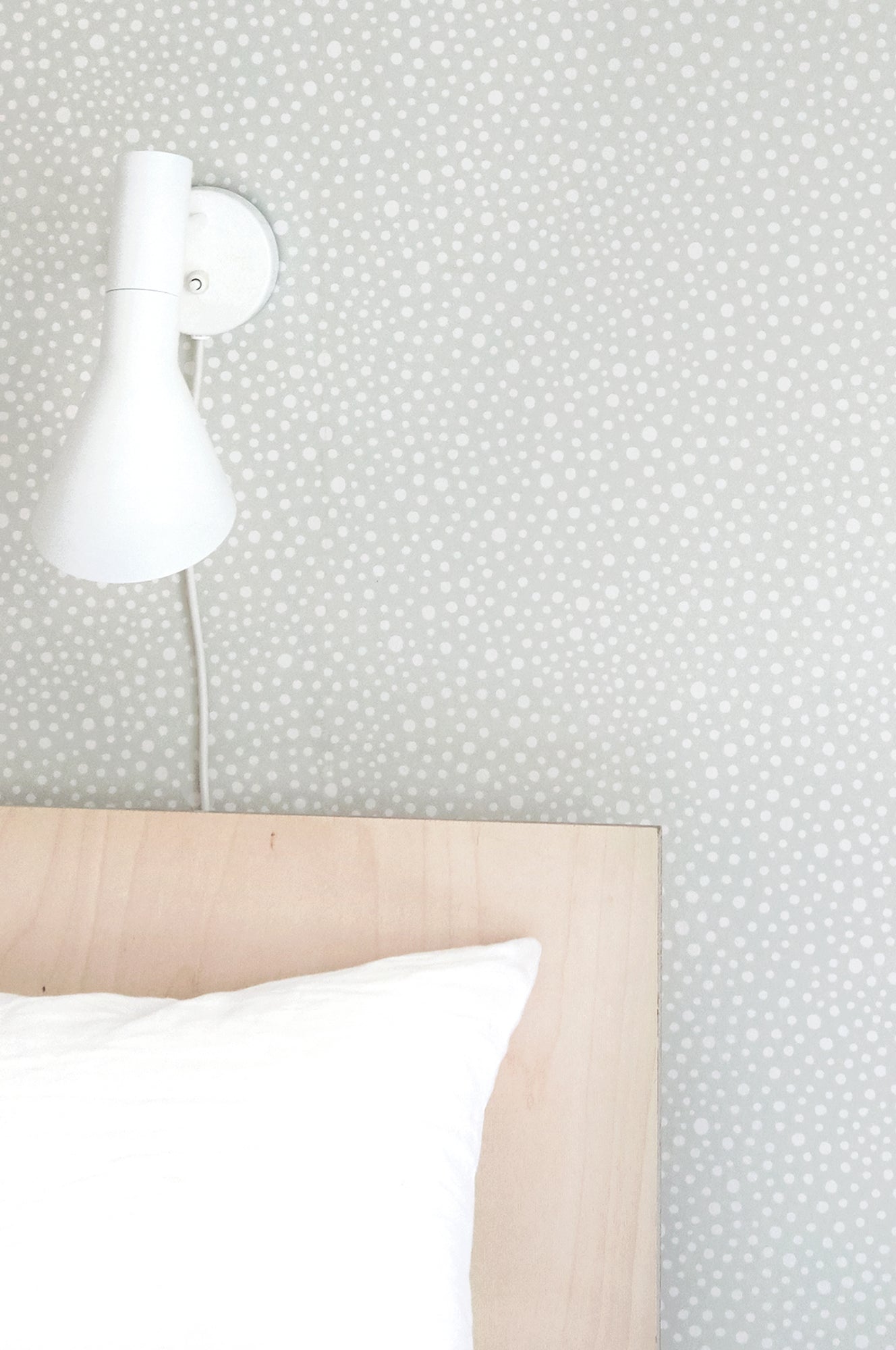 Dots Grey Wallpaper - Majvillan