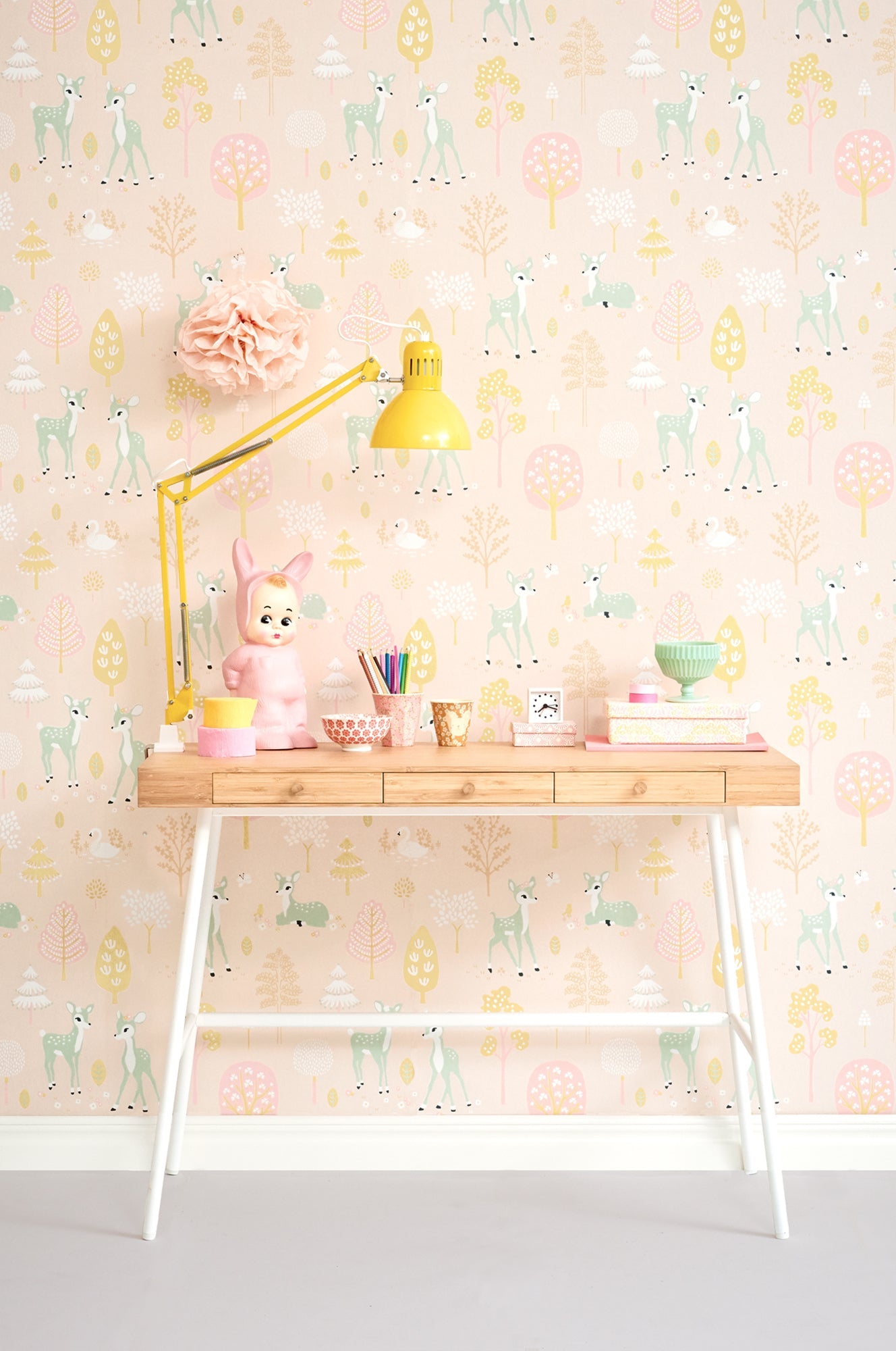 Golden Woods  Sweet Pink Wallpaper - Majvillan