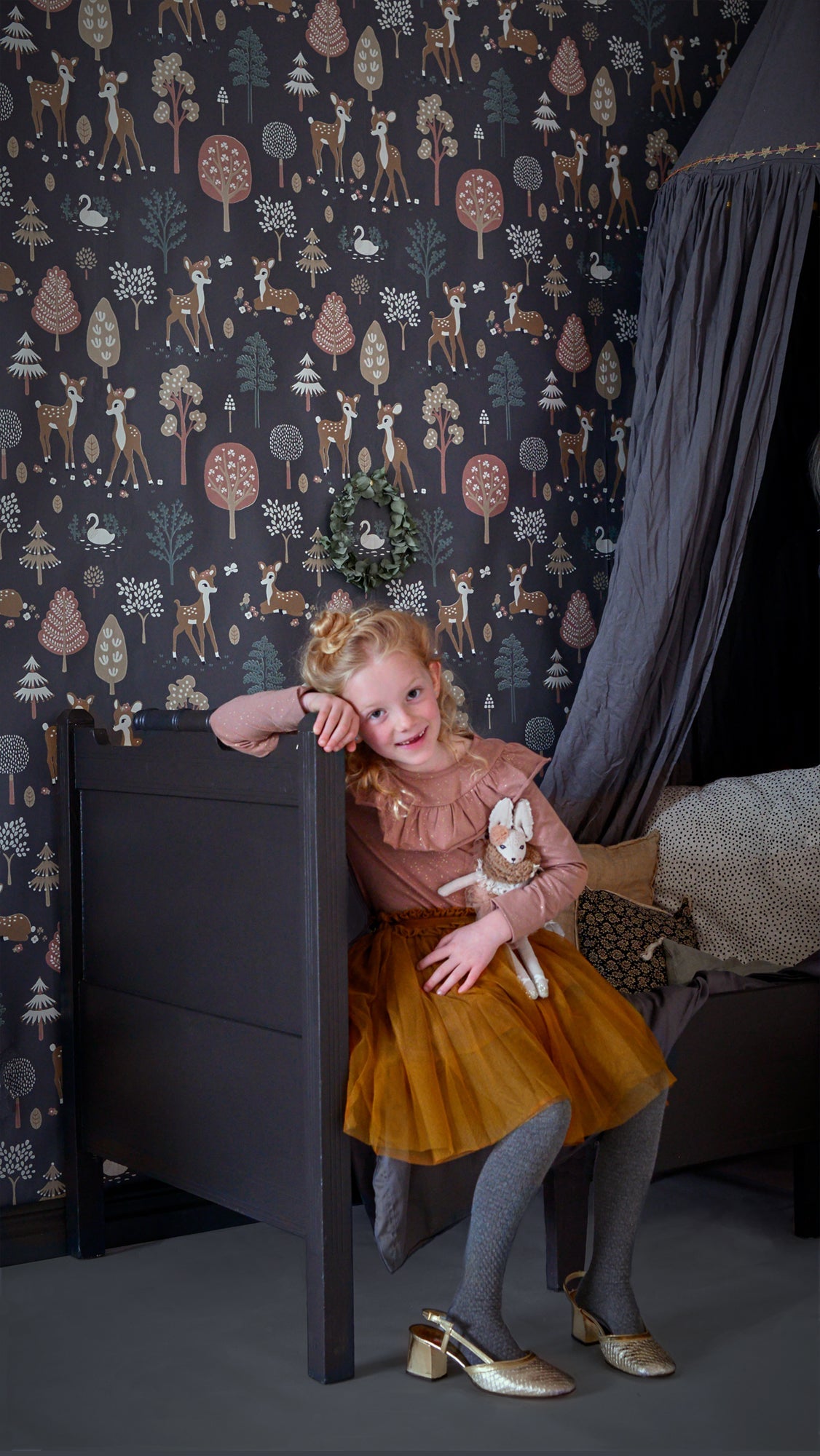 Golden Woods  Deep Grey Wallpaper - Majvillan