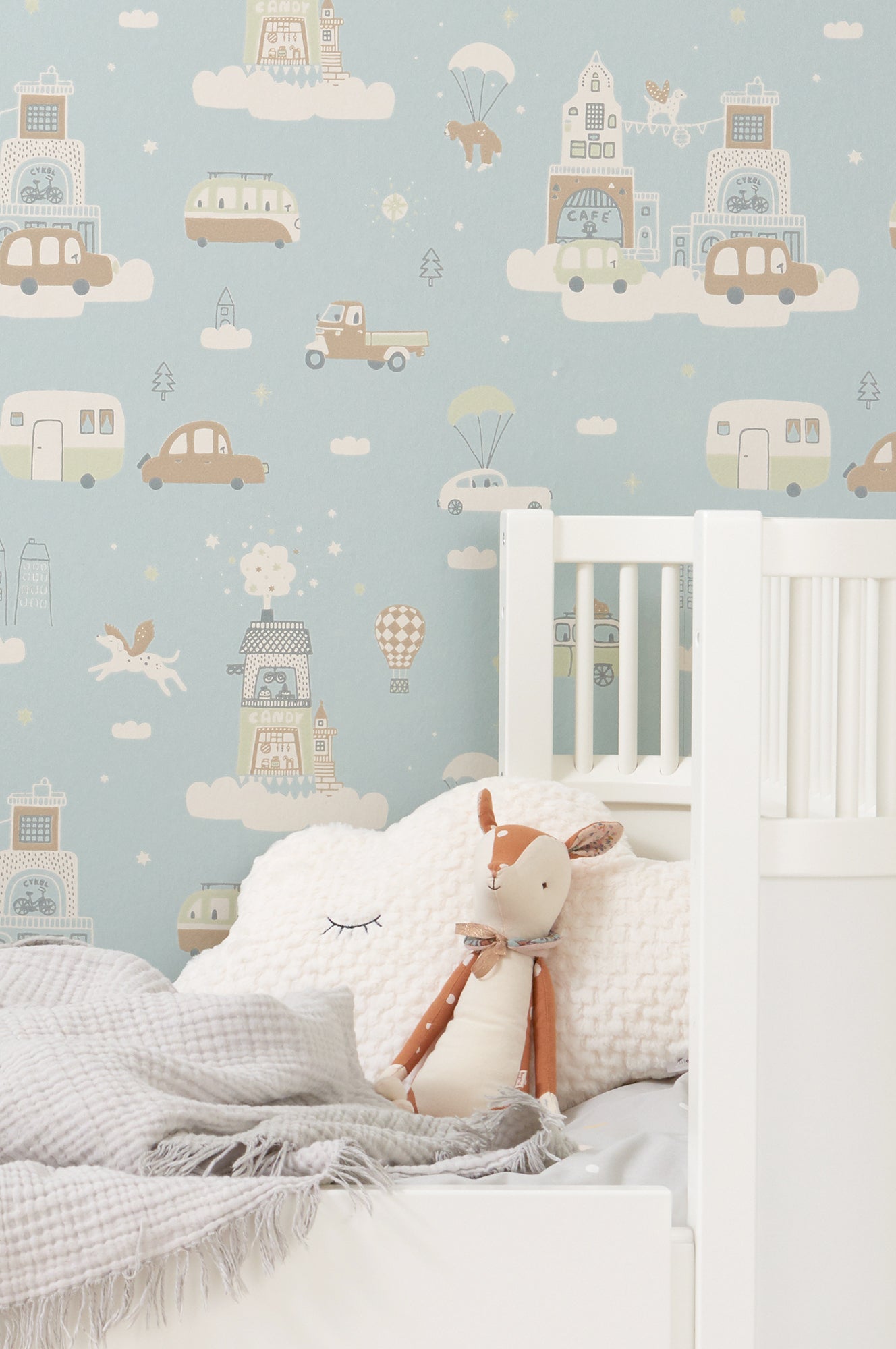 Above The Clouds Soft Blue Wallpaper - Majvillan