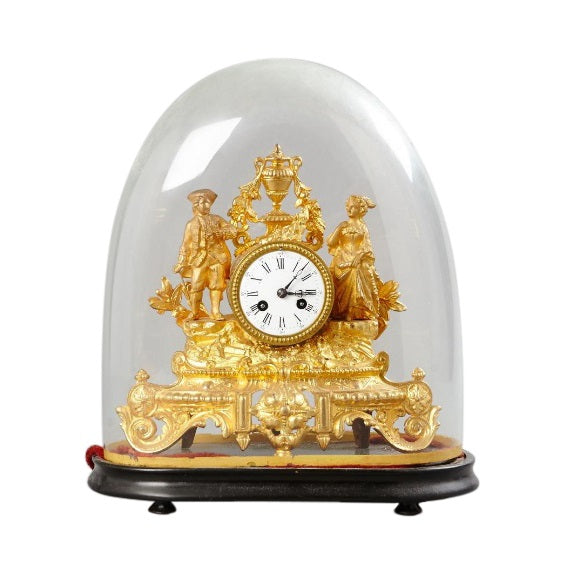 Mantel clock in gilt