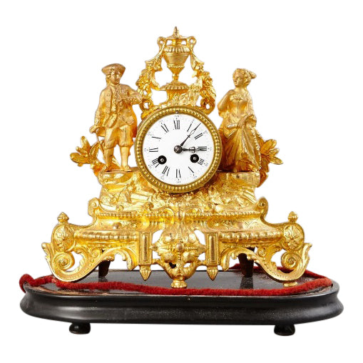 Mantel clock in gilt - detail