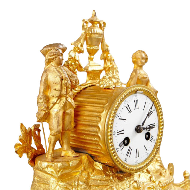Mantel clock in gilt - figures