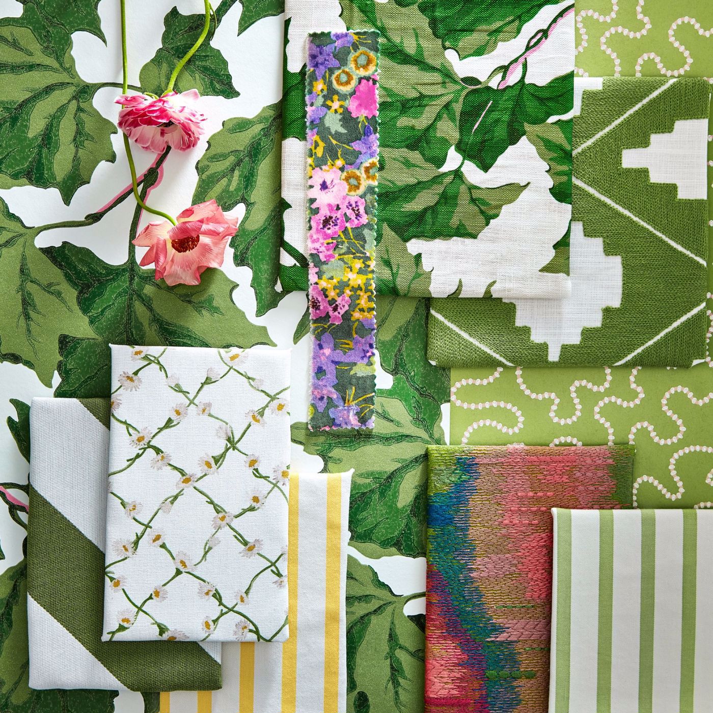 Daisy Trellis Room Fabric - Emerald/Pearl