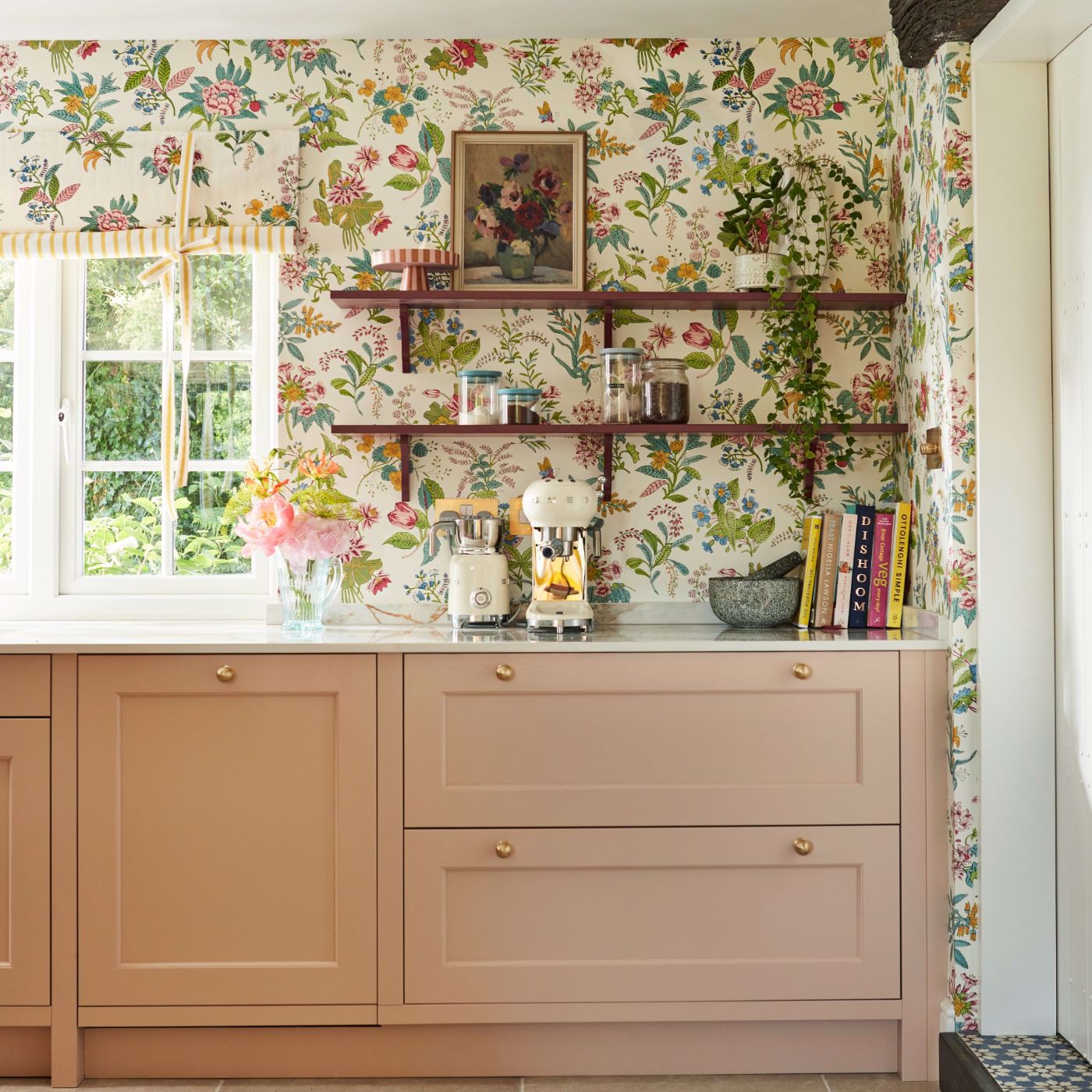 Woodland Floral Room Wallpaper - Peridot/Ruby/Pearl