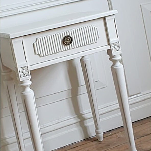 Gustavian bedside table - painted detail