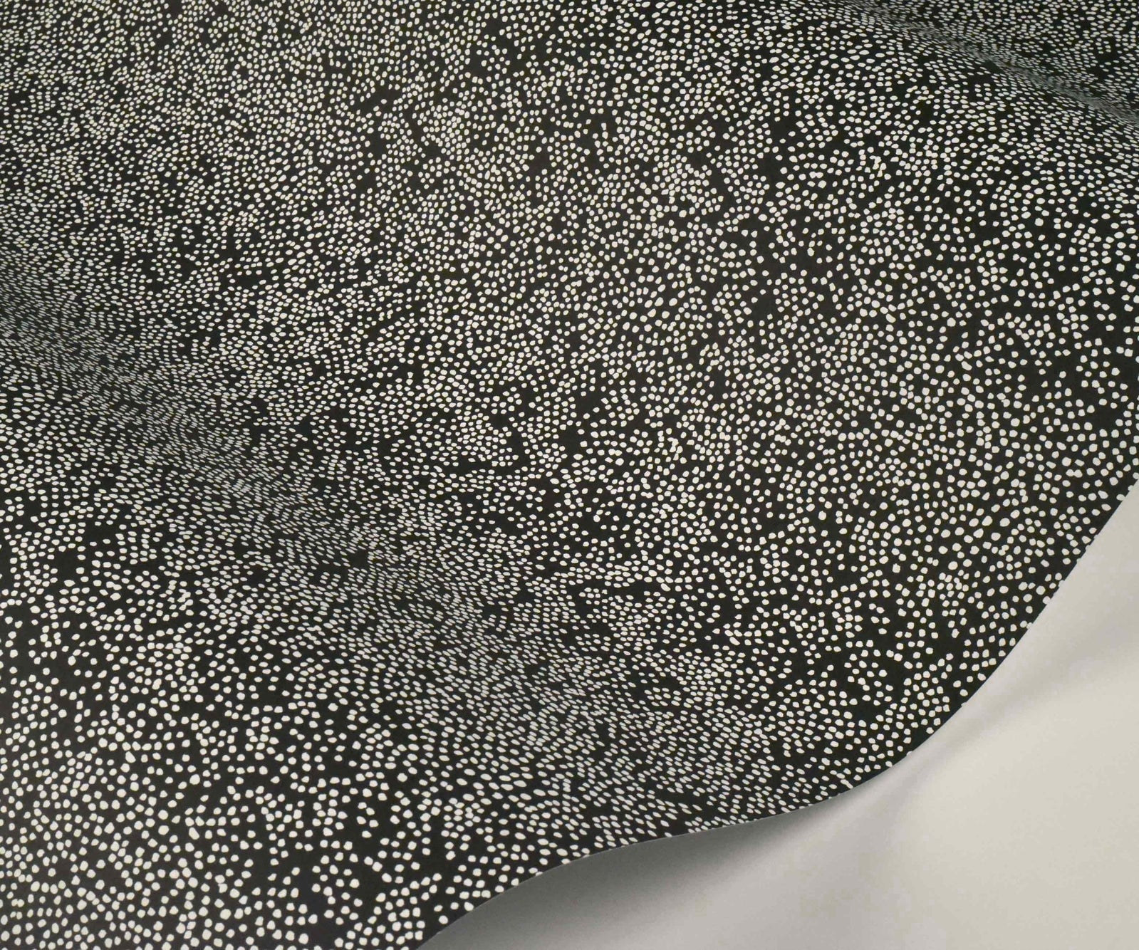 Champagne Dots Wallpaper - Black - Rifle