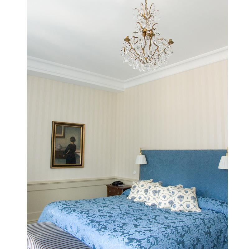 Baroque Chandelier - Light Brass Plated 6 Arm Baroque Style Chandelier bedroom